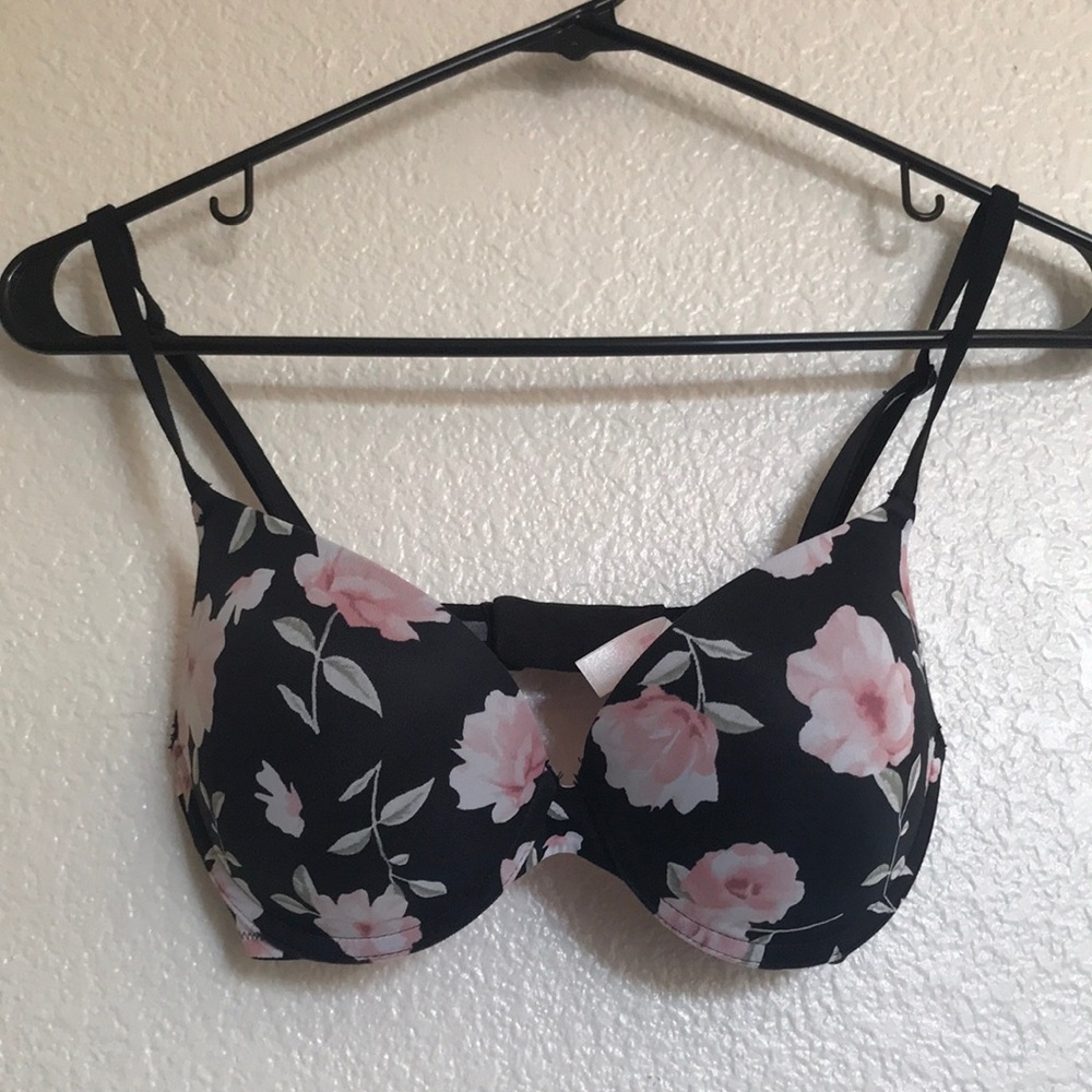 Victoria’s Secret mega push up bra